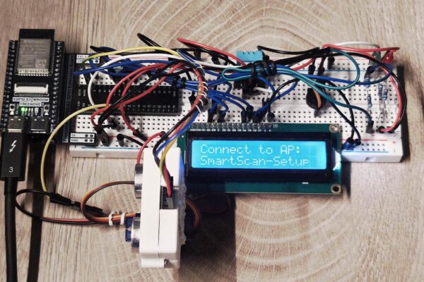 image showing and ESP32 connected with sensors and an LCD Screen